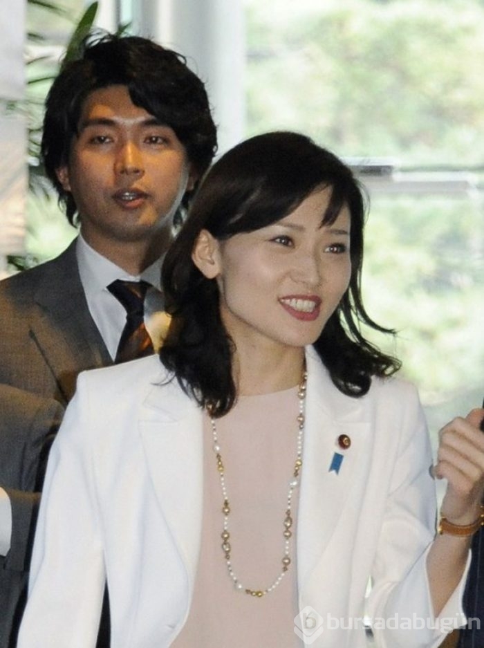 Japonya'da iç çamaşırı mankeniyle yakalanan milletvekili istifa etti