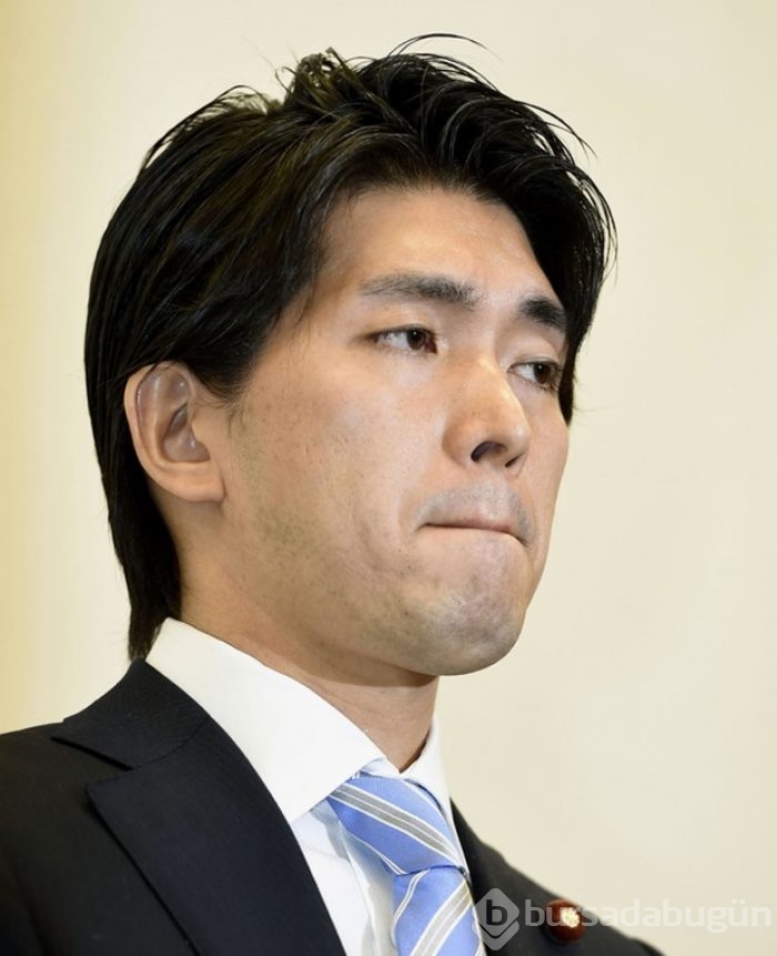 Japonya'da iç çamaşırı mankeniyle yakalanan milletvekili istifa etti
