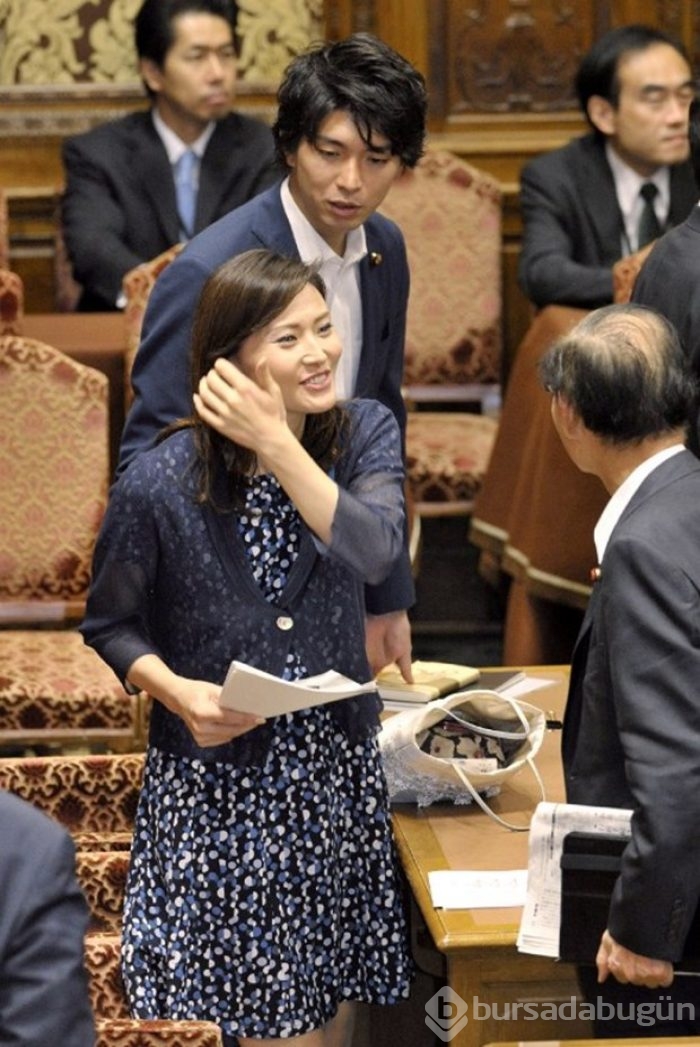 Japonya'da iç çamaşırı mankeniyle yakalanan milletvekili istifa etti