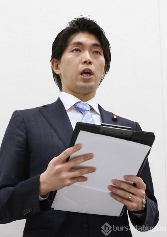 Japonya'da iç çamaşırı mankeniyle yakalanan milletvekili istifa etti