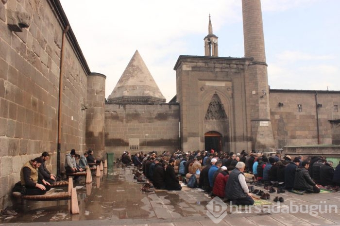 Kayseri'de ilginç cuma namazı!