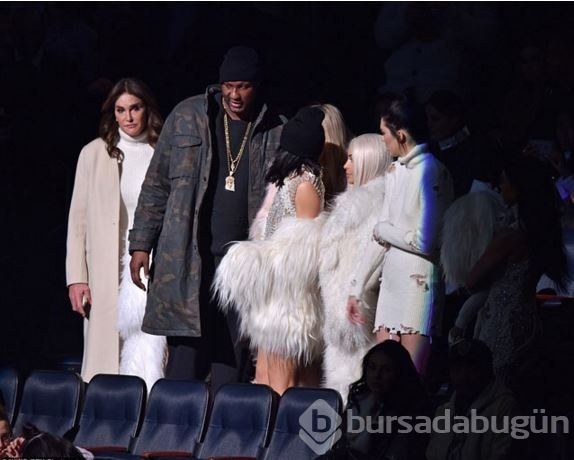 Kim Kardashian saçını yine boyattı
