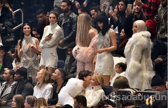 Kim Kardashian saçını yine boyattı
