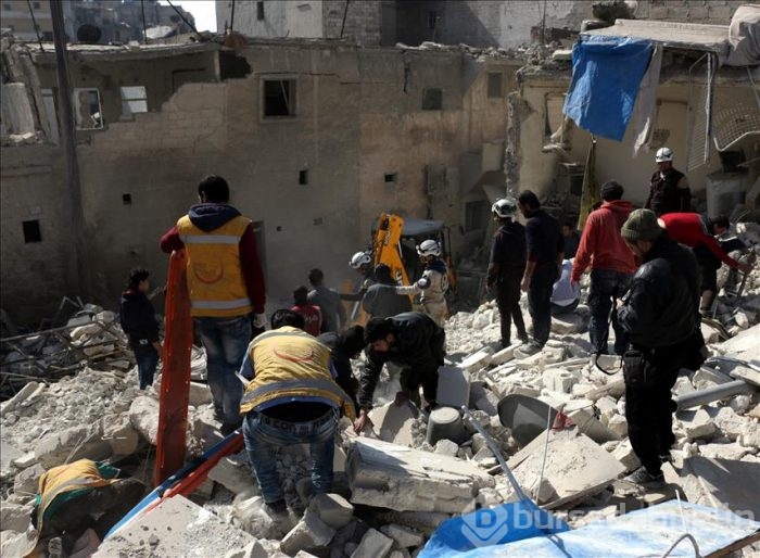 Rus uçakları Halep'te sivil yerleşim yerine saldırdı