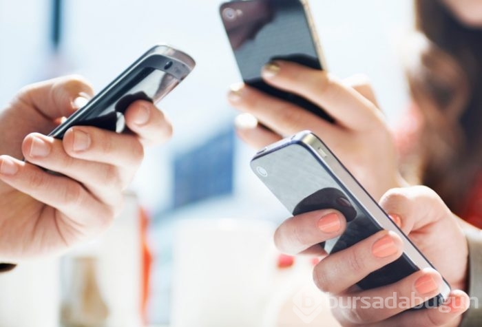 Akıllı telefonların yorduğu gözlerinizi "üç 20 kuralı" ile koruyun