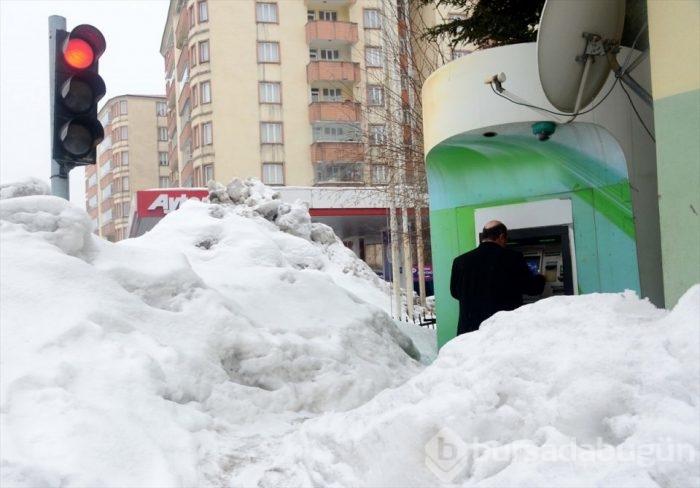 Bitlis'teki ATM'ler ve oyun parkları kar altında