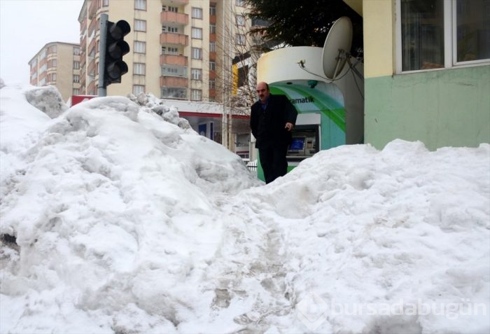Bitlis'teki ATM'ler ve oyun parkları kar altında