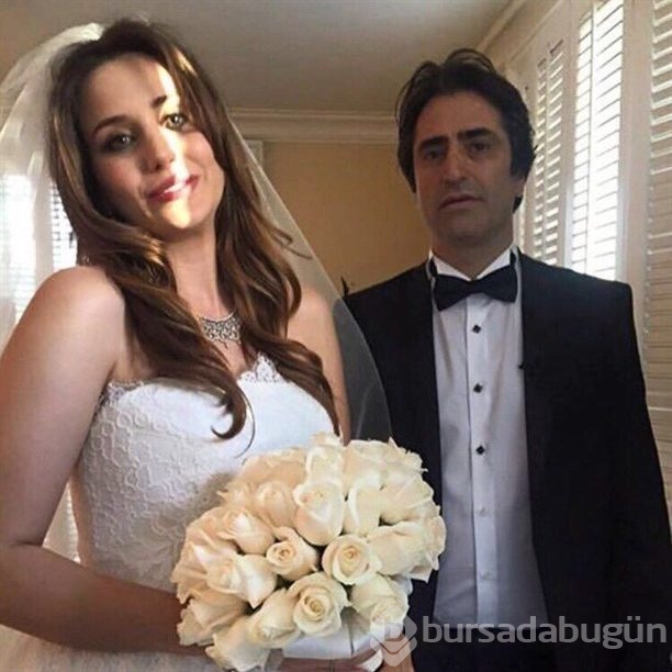 Mahsun Kırmızıgül gelini alnından öptü!