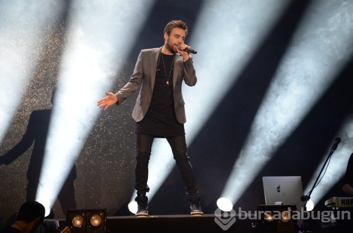 Merve'ye şarkı yapsa da satsa!	
