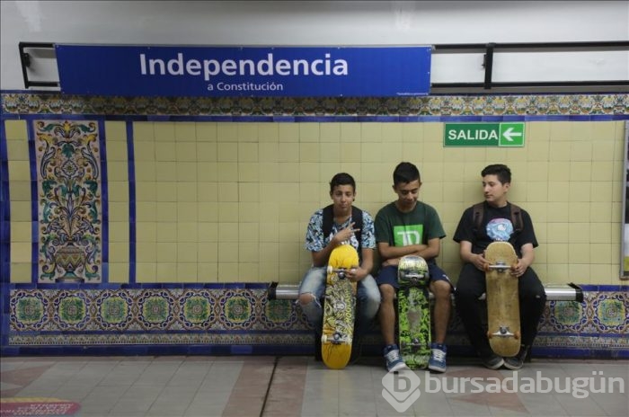 Buenos Aires metrosunda Endülüs Sanatı
