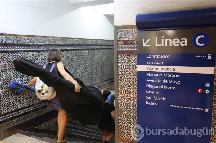 Buenos Aires metrosunda Endülüs Sanatı