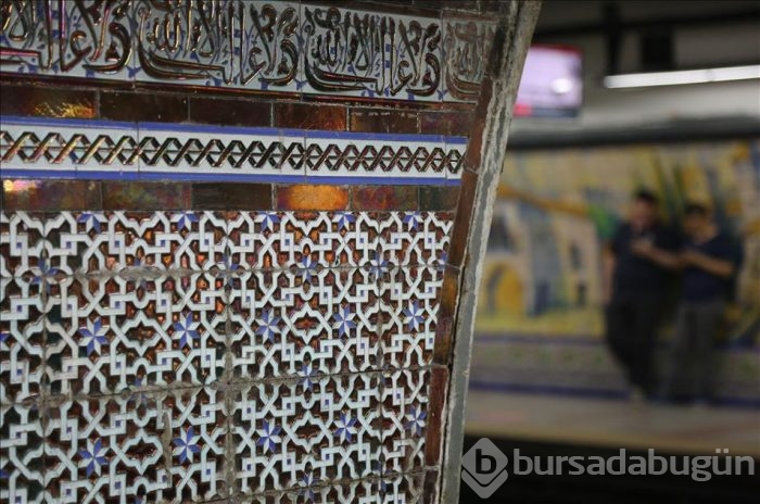Buenos Aires metrosunda Endülüs Sanatı