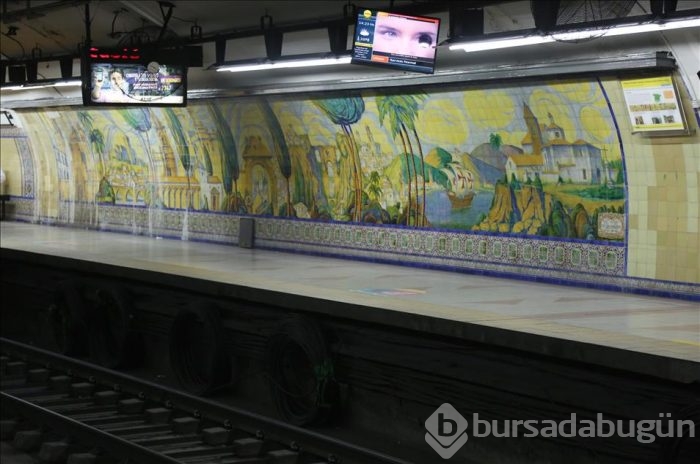 Buenos Aires metrosunda Endülüs Sanatı