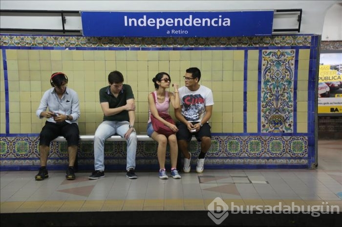 Buenos Aires metrosunda Endülüs Sanatı