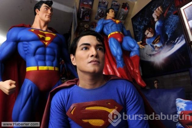 Superman'e benzemek için 23 kez operasyon geçirdi