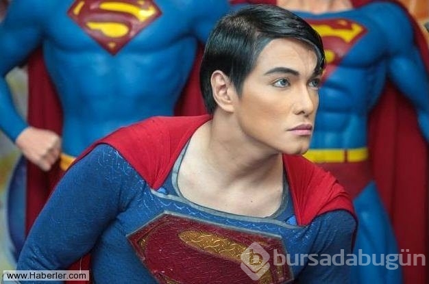 Superman'e benzemek için 23 kez operasyon geçirdi