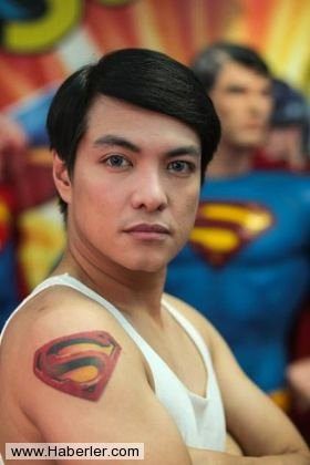 Superman'e benzemek için 23 kez operasyon geçirdi