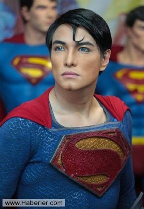 Superman'e benzemek için 23 kez operasyon geçirdi