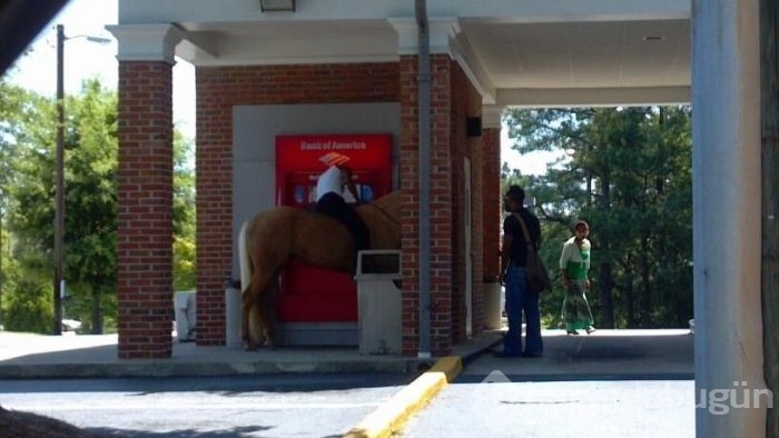 ATM'den para çeken bu adam neye sebep olduğunu bilmiyordu!