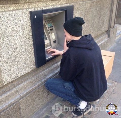ATM'den para çeken bu adam neye sebep olduğunu bilmiyordu!