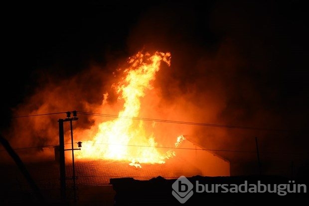 Nusaybin'de PKK'lılar yine okul binası yaktı