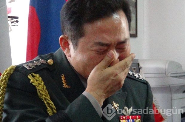 Koreli komutan gözyaşlarına hakim olamadı