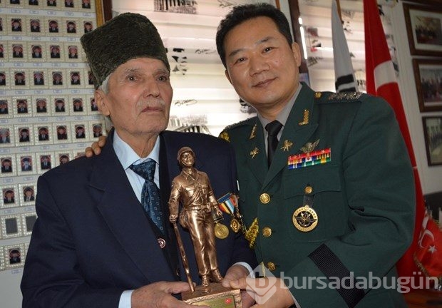Koreli komutan gözyaşlarına hakim olamadı