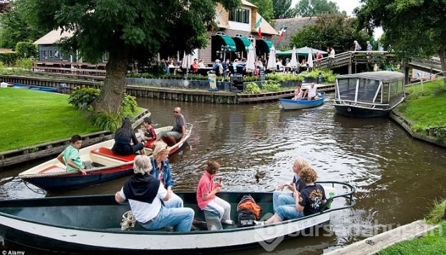 Arabanın yasak olduğu köy; Giethoorn
