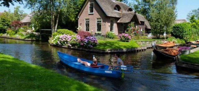 Arabanın yasak olduğu köy; Giethoorn