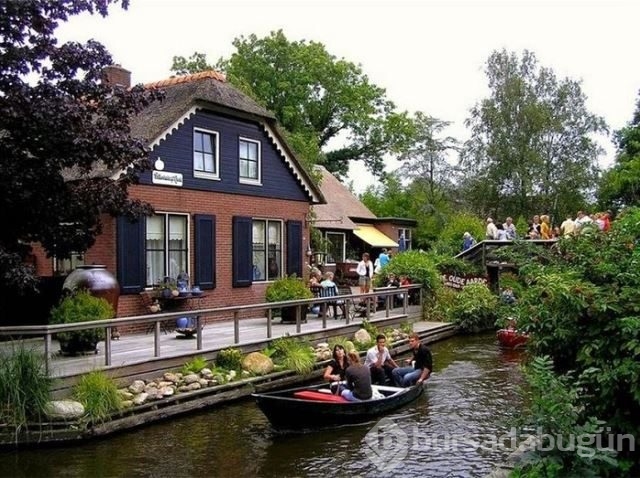 Arabanın yasak olduğu köy; Giethoorn