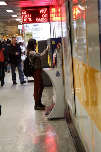 Metroda ünlü var
