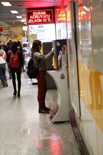 Metroda ünlü var
