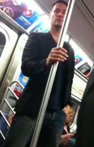 Metroda ünlü var
