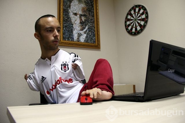 Engelli milli yüzücünün futbol sevgisi