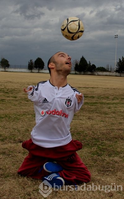 Engelli milli yüzücünün futbol sevgisi