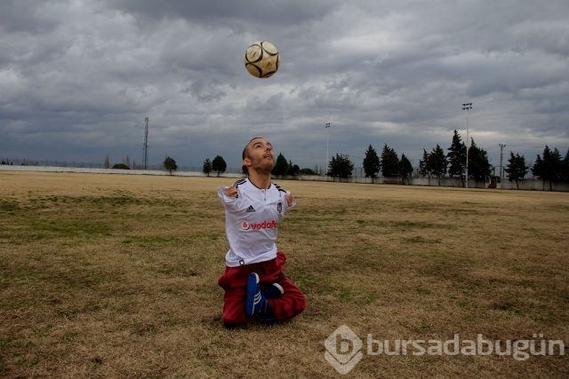 Engelli milli yüzücünün futbol sevgisi
