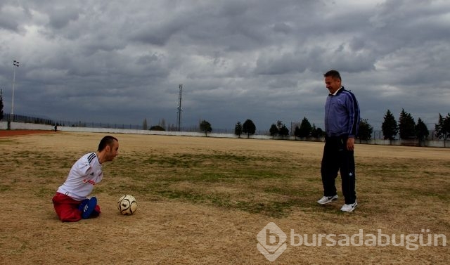 Engelli milli yüzücünün futbol sevgisi