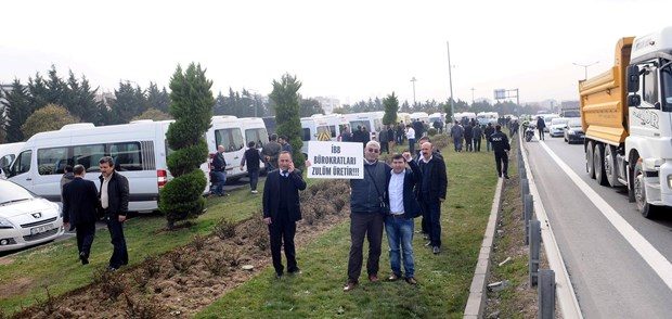Servisçilerden plaka eylemi
