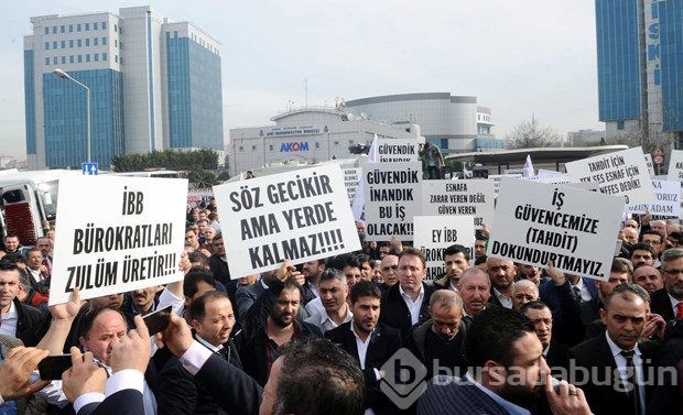Servisçilerden plaka eylemi