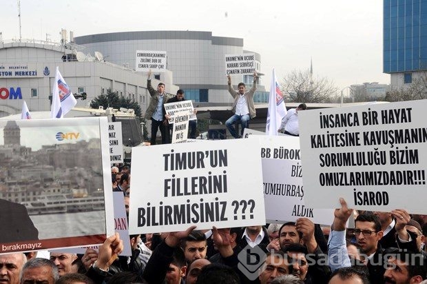 Servisçilerden plaka eylemi