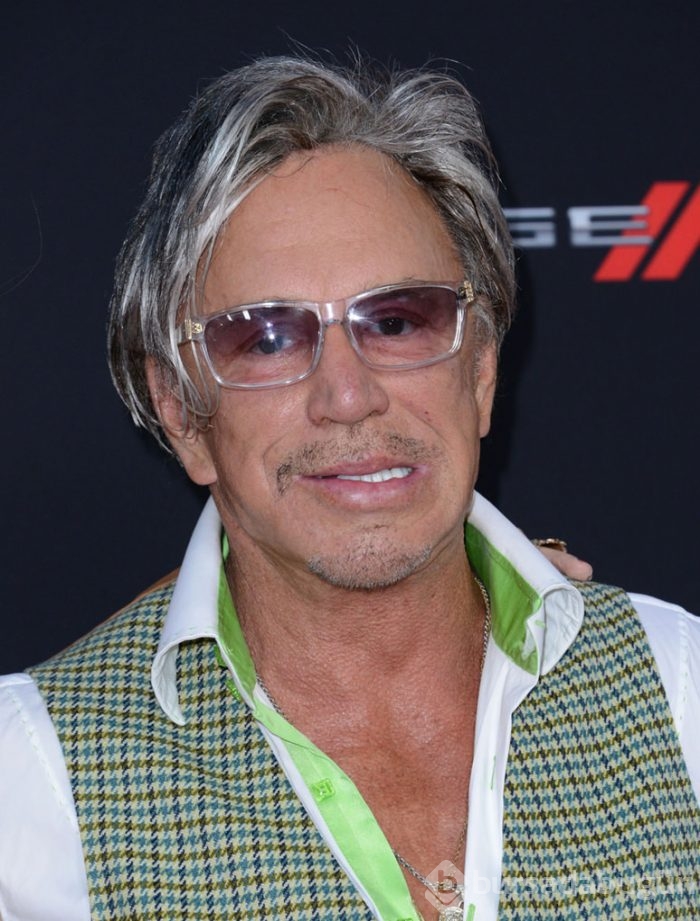 Mickey Rourke tanınmaz halde

