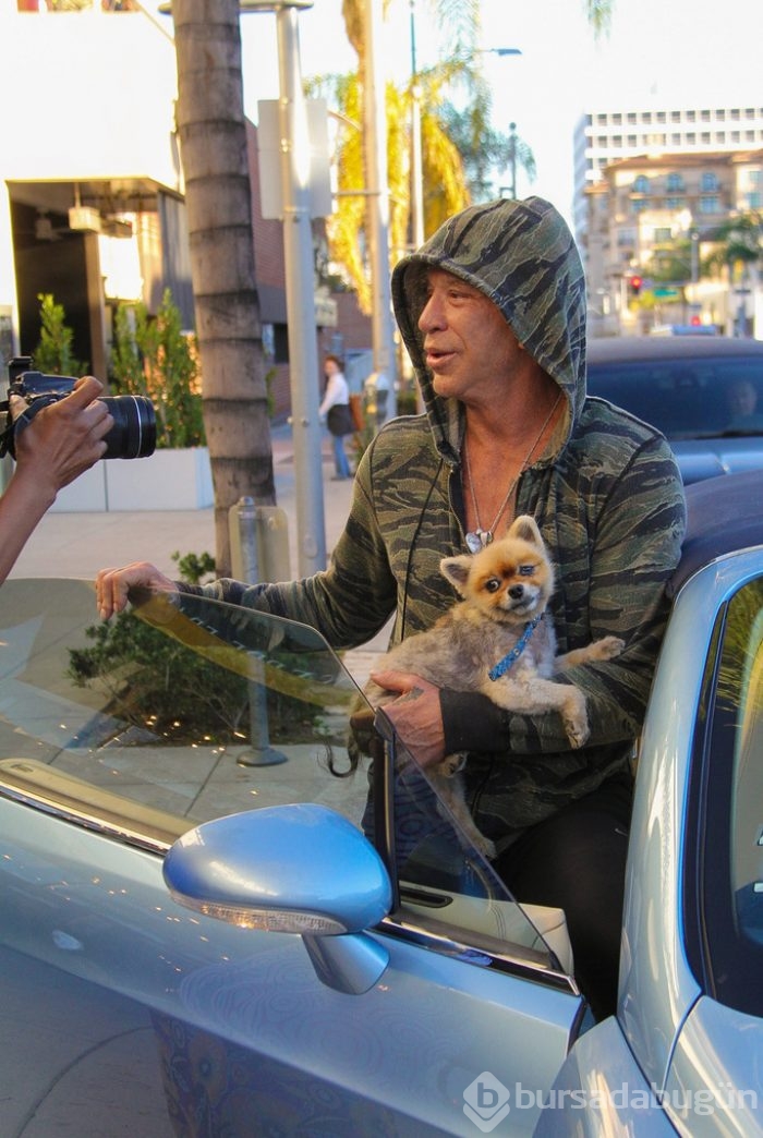 Mickey Rourke tanınmaz halde
