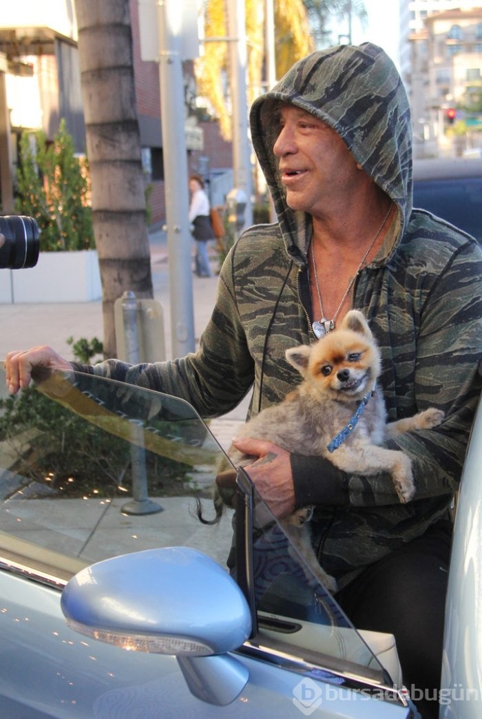 Mickey Rourke tanınmaz halde
