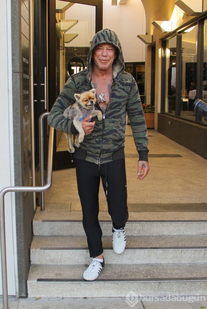 Mickey Rourke tanınmaz halde
