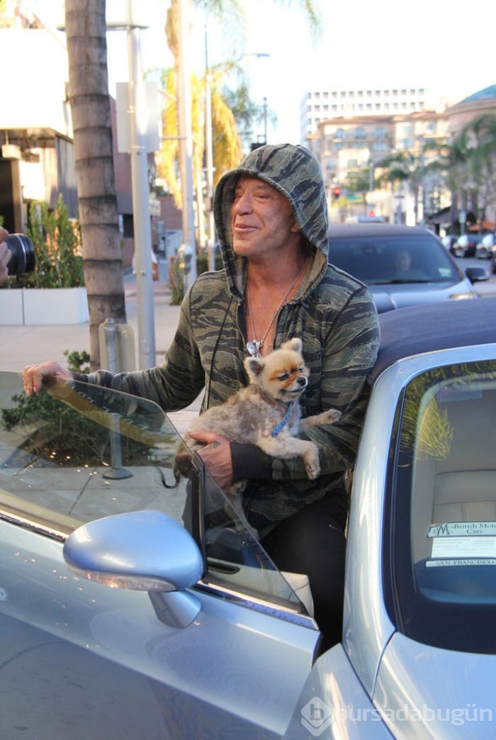 Mickey Rourke tanınmaz halde
