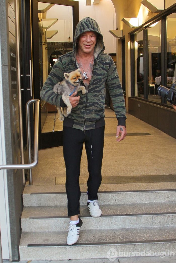 Mickey Rourke tanınmaz halde
