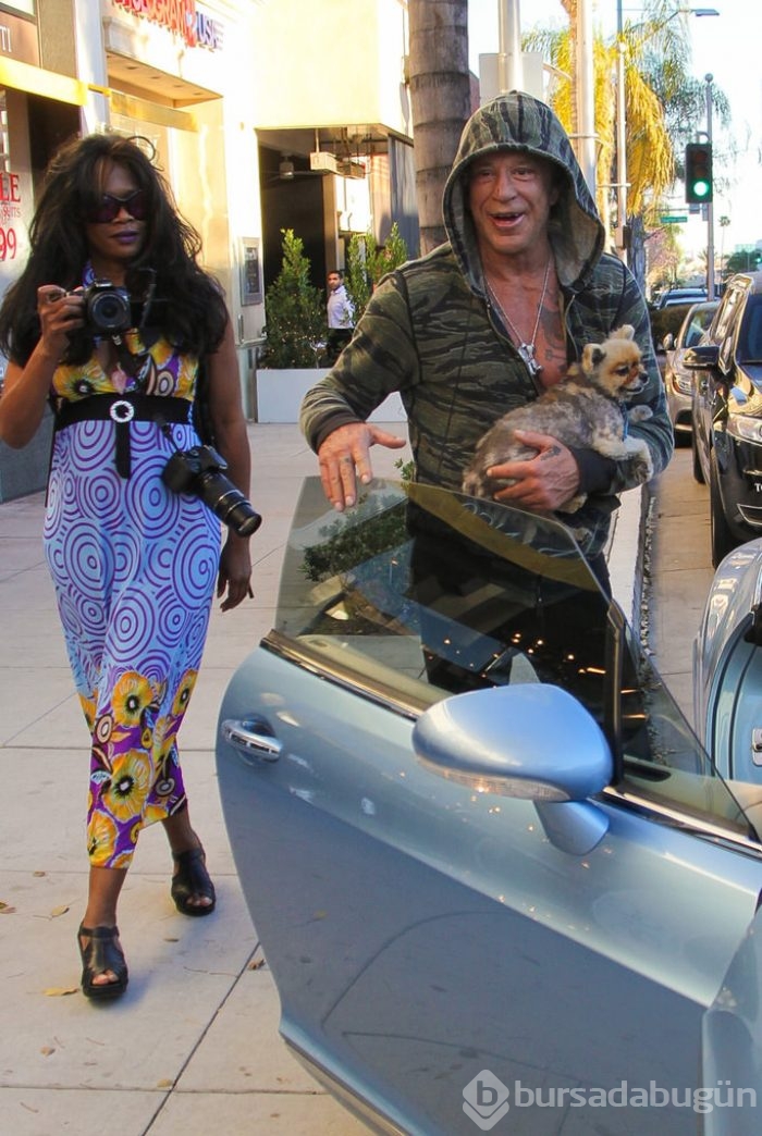 Mickey Rourke tanınmaz halde
