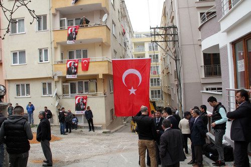 Bursa Mudanya şehidine ağlıyor