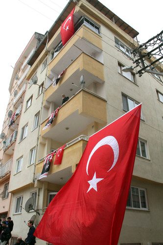 Bursa Mudanya şehidine ağlıyor