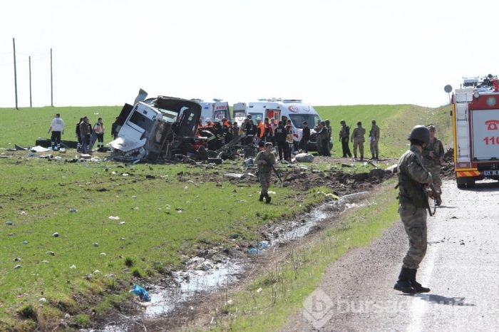 Diyarbakır'da askeri aracın geçişi sırasında patlama!	
